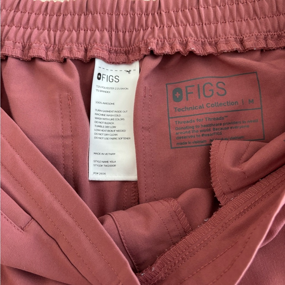 FIGS Women's Scrub Set in Burgundy - Picture 4 of 6